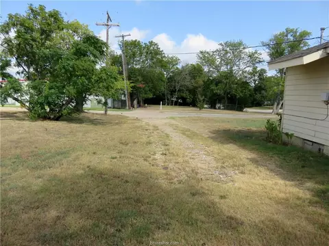 Exterior - 1413 Sandy Point Rd, Bryan, TX 77803 photo 1 of 4