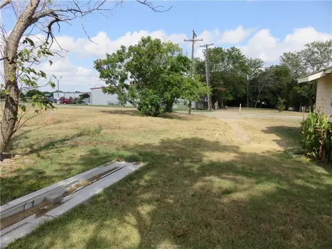 Exterior - 1413 Sandy Point Rd, Bryan, TX 77803 photo 3 of 4