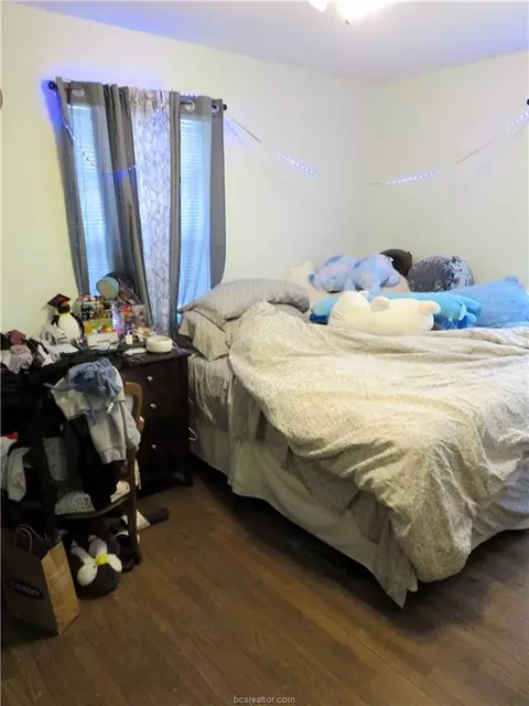 Bedroom - 1413 Sandy Point Rd, Bryan, TX 77803 photo 2 of 4