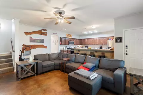 4313 Commando Trl, College Station, TX 77845