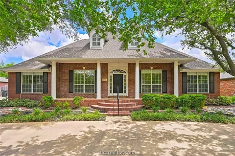 717 Willow Loop, College Station, TX 77845