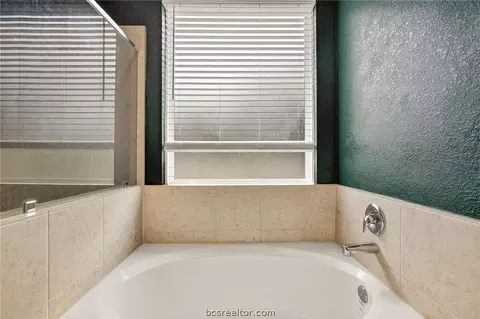 Bath - 4718 Milagro Loop, Bryan, TX 77807 photo 4 of 7