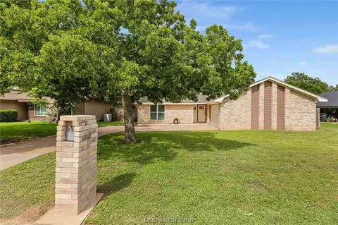 3013 Adrienne Dr, College Station, TX 77845