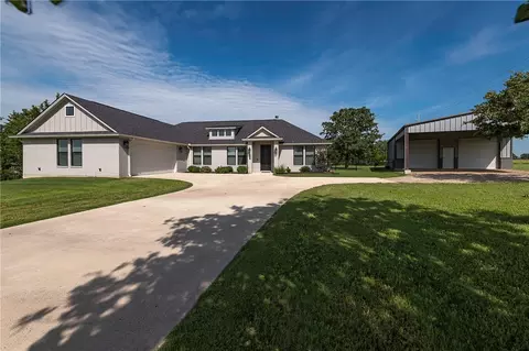 4119 Golden Eagle Dr, Bryan, TX 77808