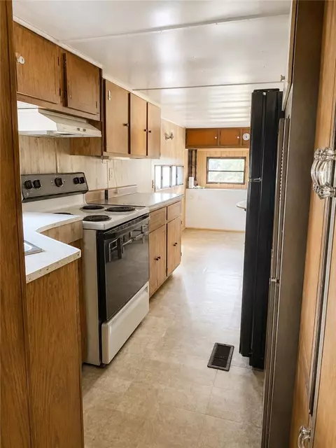 Kitchen - 413 Moorehead, Franklin, TX 77856 photo 1 of 3