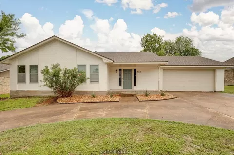 904 Holleman Dr, College Station, TX 77840