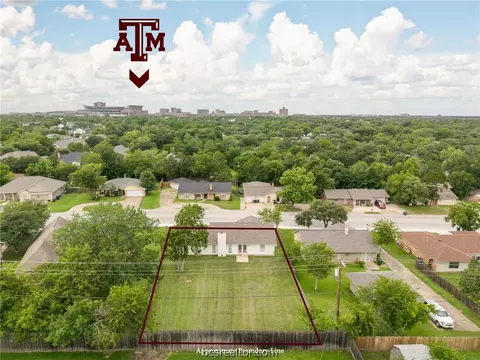 904 Holleman Dr, College Station, TX 77840
