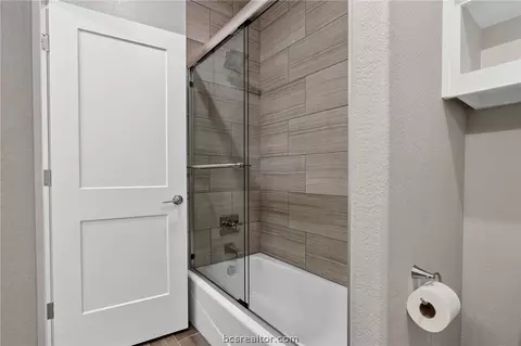 Bath - 2902 Spector Dr, Bryan, TX 77808 photo 7 of 9