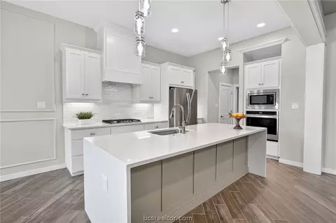 Kitchen - 2902 Spector Dr, Bryan, TX 77808 photo 2 of 4