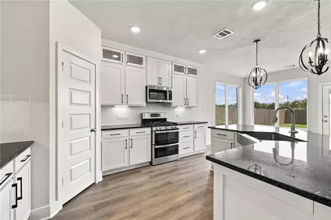 Kitchen - 4110 Snapdragon Ln, Bryan, TX 77845 photo 4 of 6