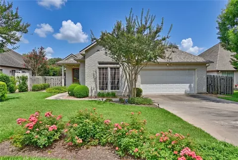 2424 Dillon St, Brenham, TX 77833