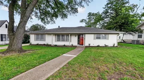 317 N Madison St, Madisonville, TX 77864