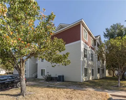 529 SW Parkway 301, College Station, TX 77840