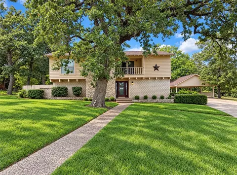87 Sammy Snead Dr, Hilltop Lakes, TX 77871