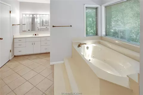 Bath - 305 Brookside Dr W, Bryan, TX 77801 photo 4 of 6