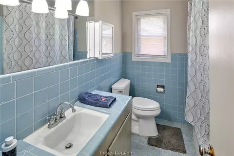 Bath - 305 Brookside Dr W, Bryan, TX 77801 photo 6 of 6