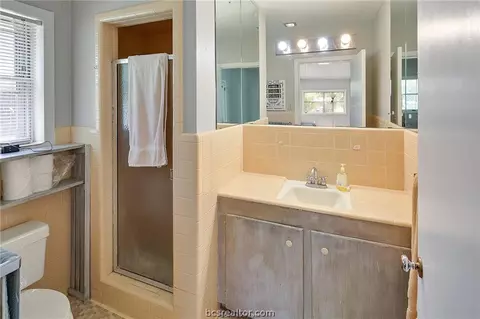 Bath - 305 Brookside Dr W, Bryan, TX 77801 photo 5 of 6