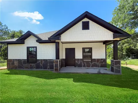 1010 W Ninth St, Hearne, TX 77859