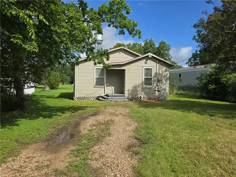 115 S Dallas St, Bremond, TX 76629