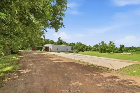 301 Cooks Ln, Franklin, TX 77856