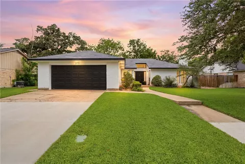 3710 Valley Oaks Dr, Bryan, TX 77802