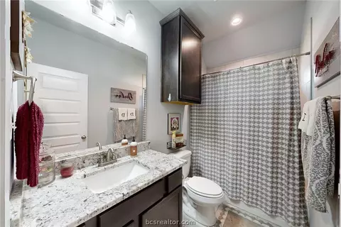 Bath - 3404 Alsace Ct, Bryan, TX 77808 photo 1 of 5