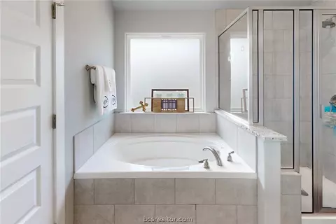 Bath - 3404 Alsace Ct, Bryan, TX 77808 photo 3 of 5