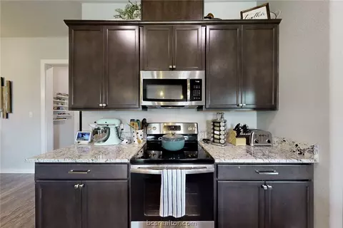 Kitchen - 3404 Alsace Ct, Bryan, TX 77808 photo 4 of 5