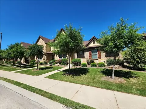 324 Newcomb Ln, College Station, TX 77845