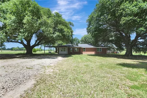 8542 Sloan Rd, Midway, TX 75852