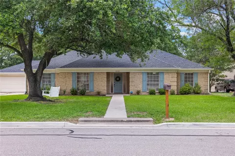 1040 Rose Cir, College Station, TX 77840