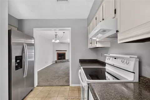 Kitchen - 2822 Oakside Dr, Bryan, TX 77802 photo 2 of 4