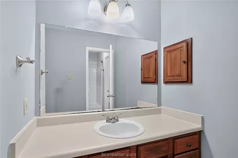 Bath - 2822 Oakside Dr, Bryan, TX 77802 photo 2 of 6