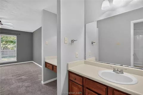 Bath - 2822 Oakside Dr, Bryan, TX 77802 photo 3 of 6