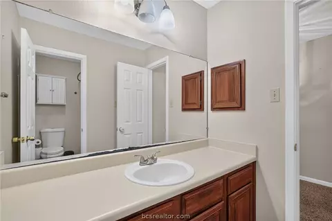 Bath - 2822 Oakside Dr, Bryan, TX 77802 photo 5 of 6