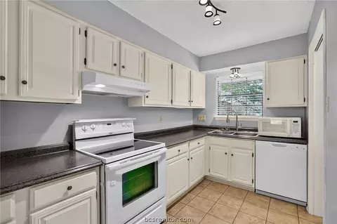 Kitchen - 2822 Oakside Dr, Bryan, TX 77802 photo 1 of 4