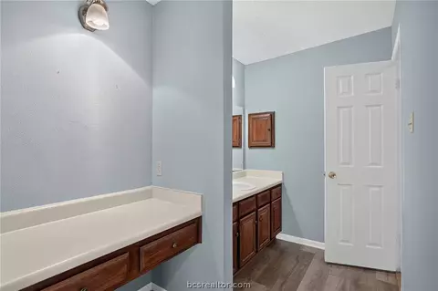Bath - 2822 Oakside Dr, Bryan, TX 77802 photo 1 of 6