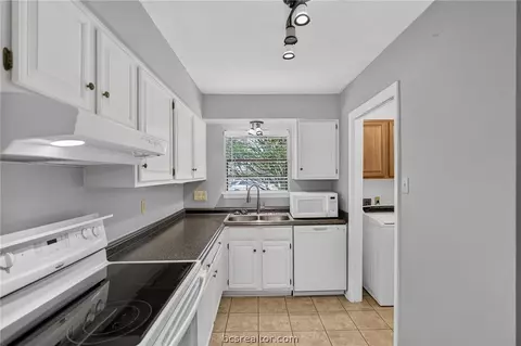 Kitchen - 2822 Oakside Dr, Bryan, TX 77802 photo 4 of 4