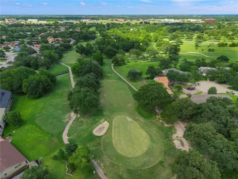 View/Area - 2711 Pinehurst Cir, Bryan, TX 77802 photo 3 of 6