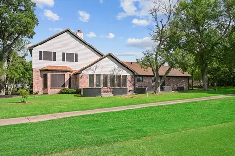 Exterior - 2711 Pinehurst Cir, Bryan, TX 77802 photo 7 of 8