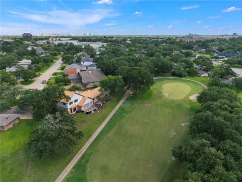 View/Area - 2711 Pinehurst Cir, Bryan, TX 77802 photo 5 of 6