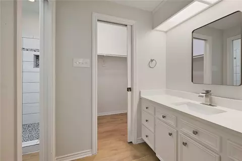 Bath - 2711 Pinehurst Cir, Bryan, TX 77802 photo 4 of 5