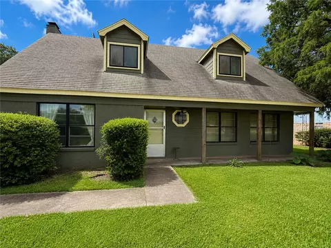 42 Golfview Dr, Hilltop Lakes, TX 77871