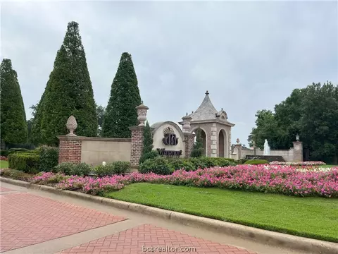 4310 Willowick Dr, Bryan, TX 77802
