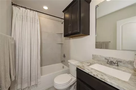 Bath - 2078 Viva Rd, Bryan, TX 77807 photo 2 of 3