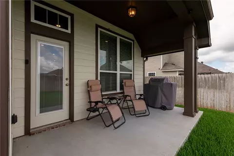 Exterior - 2078 Viva Rd, Bryan, TX 77807 photo 2 of 6