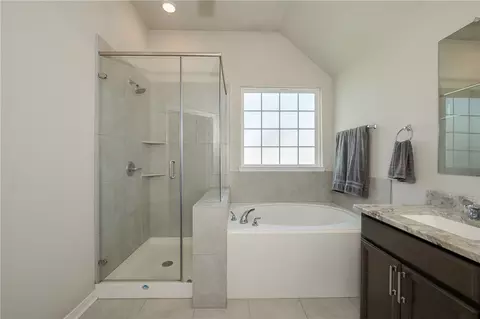 Bath - 2078 Viva Rd, Bryan, TX 77807 photo 1 of 3