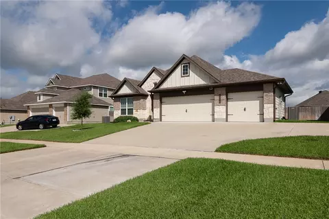 Exterior - 2078 Viva Rd, Bryan, TX 77807 photo 4 of 6
