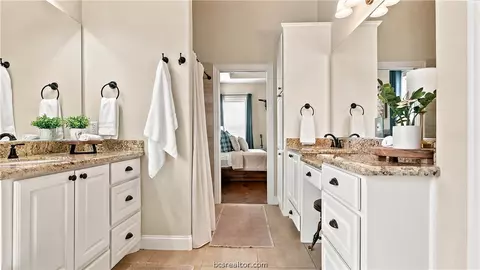 Bath - 2938 Ambrose Dr, Bryan, TX 77808 photo 3 of 5