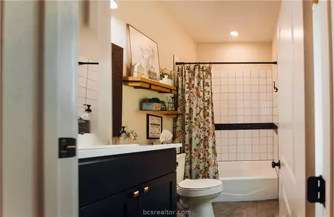 Bath - 5036 Glory Rd, Bryan, TX 77808 photo 6 of 7